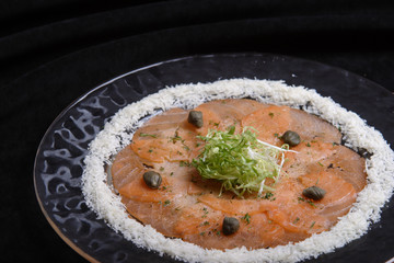 Salmon with rukkola.