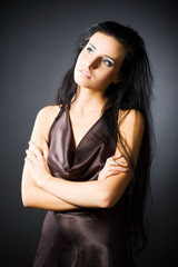 Naklejka premium Slim brunette woman looking aside