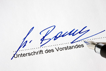 Unterschrift des Vorstand auf einem Dokument