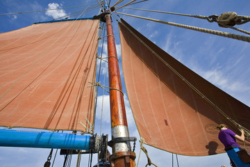 bretagne,belle-île,voilier : cordages,voile et mât