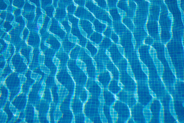 Wasserspiegelungen im Swimmingpool