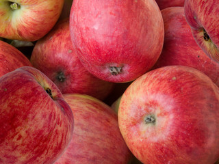 Apples red