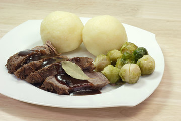 Rinderbraten mit Knoedel