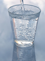 bicchiere che trabocca