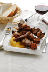 Spiedini misti con polenta - Secondi di carne - Lombardia