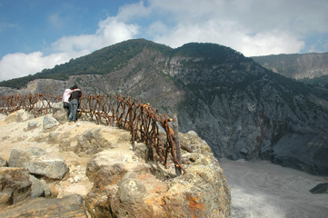 tangkuban perahu crater