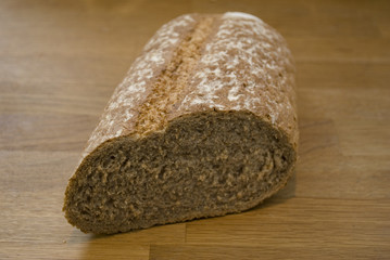 Organic wholemeal loaf