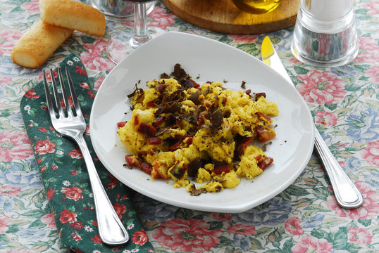 Prosciutto con uova e tartufi - Primi - Cucina Istriana