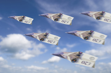 Paper money planes