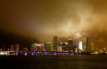 Obraz premium Miami City skyline at a stormy night