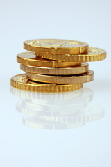 Münzen von Euro Geld liegen auf einem Stapel