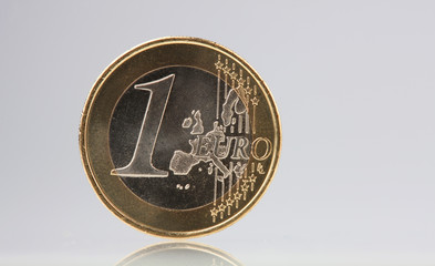Münzen von Euro Geld liegen auf einem Stapel