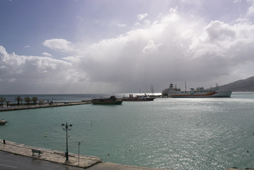 Fototapeta na wymiar puerto de Zakynthos