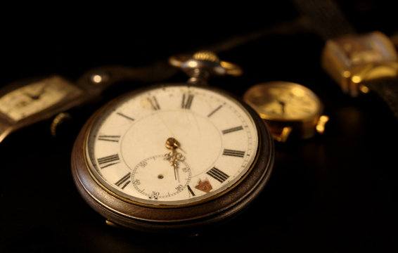 Retro Pocket Watch With Broken Minute-hand