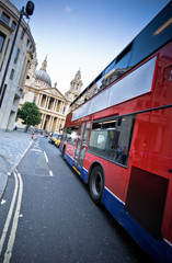 Obraz na płótnie Canvas Czerwony autobus