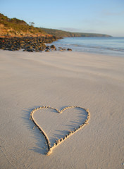 Obraz na płótnie Canvas Serce Miłość na plaży