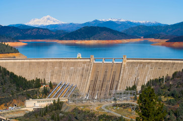 Shasta Dam - obrazy, fototapety, plakaty