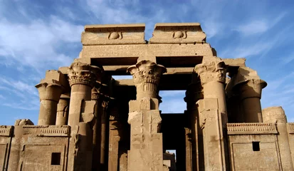 Fotobehang Ancient temple of pharaoh Sobek in Kom Ombo © SuperCoolPhotography