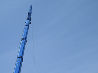 Obraz premium blue construction crane in the sky