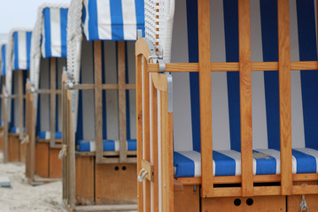 Strandk&ouml;rbe in Reih und Glied