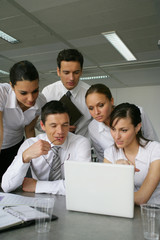 Equipe commerciale en réunion de travail