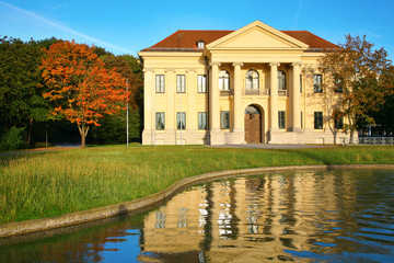 Fototapeta na wymiar Mansion at reservoir. Munich. Germany.