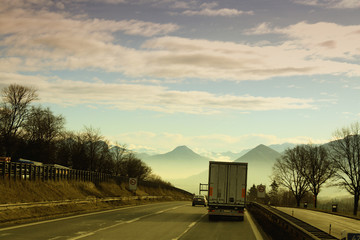 Autobahn Irschenberg mit Blick in die Berge