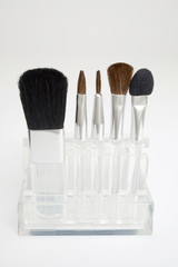 Cosmetic brushes