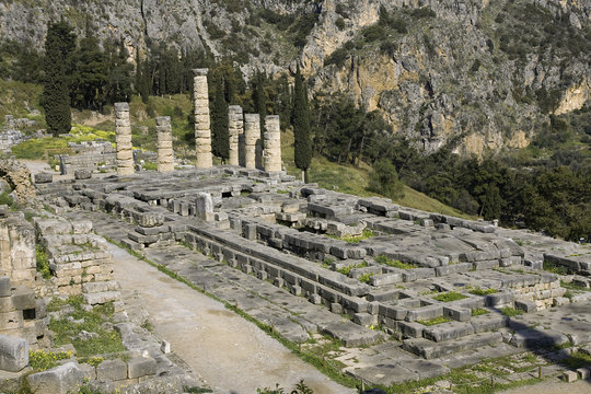 templo dórico de Apolo en Delfos