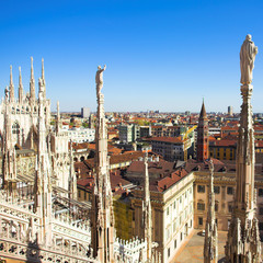 Fototapeta premium Panorama z dachu Duomo, Mediolan, Włochy