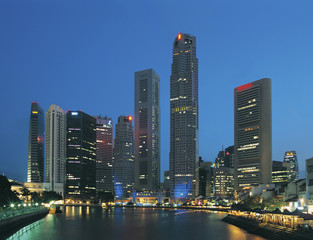 Naklejka premium Singapur mit Blick auf das Finanzviertel