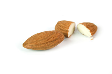 Mandorla intera e rotta