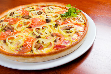 tomato pizza on plate