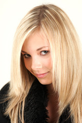 Naklejka premium Teen girl is looking directly into camera and smiles