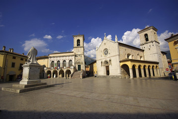 Norcia: Piazza e Basilica di S. Benedetto 2