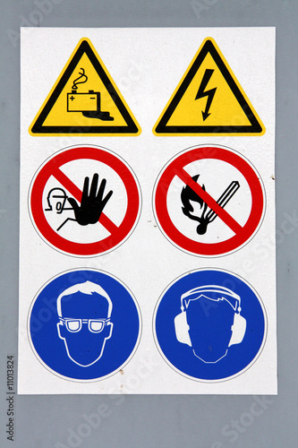 "Warnschilder" Stockfotos und lizenzfreie Bilder auf Fotolia.com - Bild