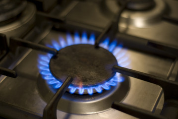Gas hob with blue flame