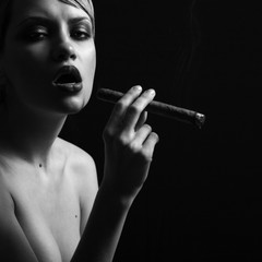 Fototapeta premium Elegant smoking woman