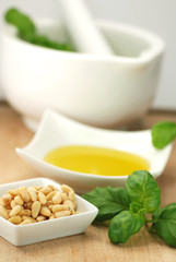 Zubereitung von Pesto [1]