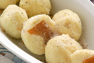 Canederli alle albicocche - Primi piatti - Trentino Alto Adige