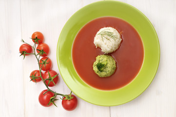 Tomatensuppe mit Reis und Brokolie