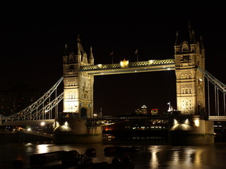 Tower Bridge de noche