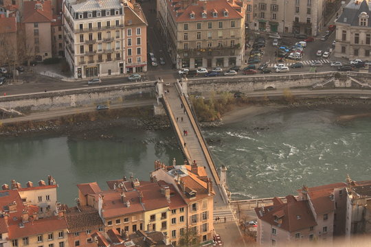 Pont pi&eacute;ton de Grenoble cu de la Bastille