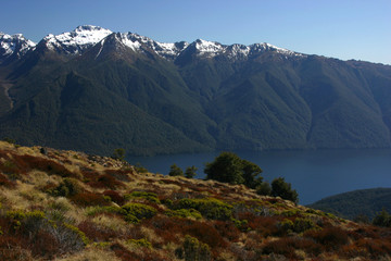 Fototapeta na wymiar Te Anau - Lac et montagnes depuis Luxmore Hut