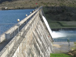 Presa del pantano de Ullibarri