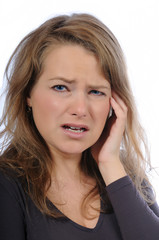 Fototapeta premium Frau hat Schmerzen Kopfweh Kopfschmerz