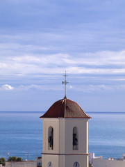 Glockenturm der Kirche in Guardamar, Spanien