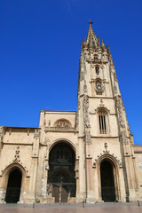 Fototapeta na wymiar Gothic Cathedral in Oviedo, Spain