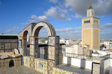 Schilderijen op glas uitzicht op de zitouna-moskee © Lotharingia