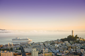 Naklejka premium Cruise ship at San Francisco and bay area on sunrise